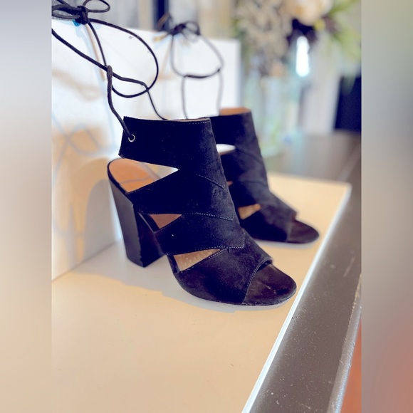 Microsuede black high heels! 🌟with chunky wood black heel Women’s size 8 - Picture 2 of 13